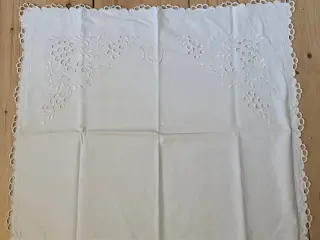Gamle pudevår med broderi