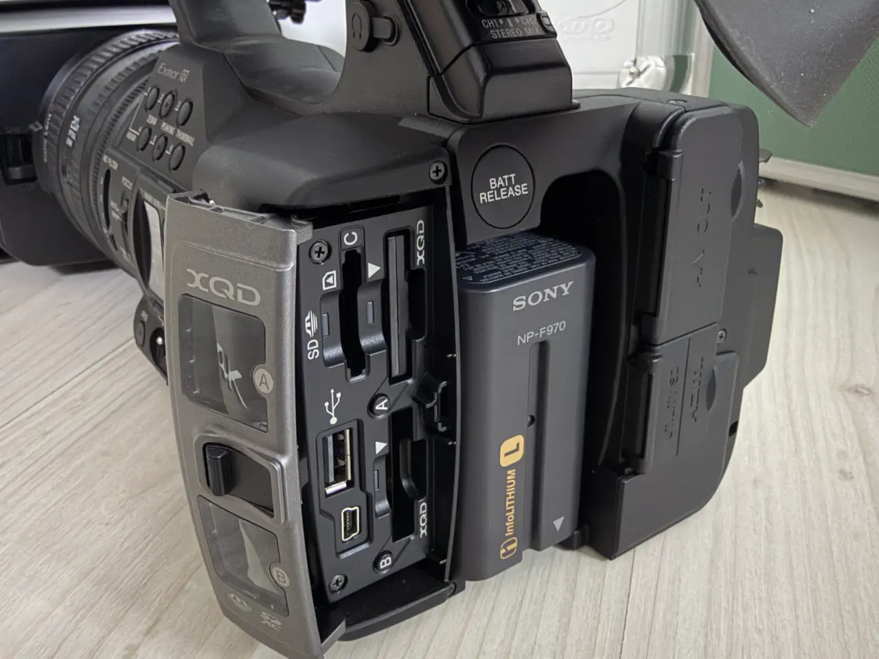 Billede 4 - Sony FDR-AX1 4K Camcorder – Kun 51 timer – Komplet