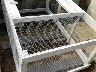 LØBEGÅRD Stor og høj.