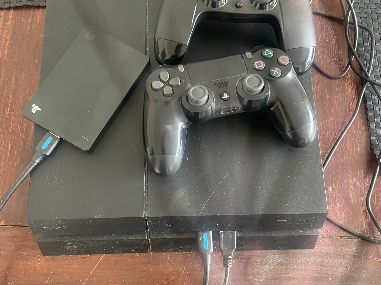 Billede 1 - PS4 med 2 contr. Samt intern harddisk 