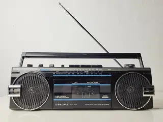 ⭐️- Salora – Klassisk Radio og Kassettebåndoptager