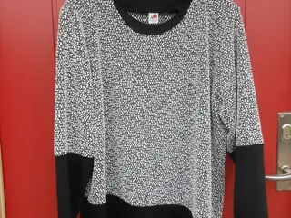 Sort/Hvid Bluse/Tunika og Sort/Hvid BH.