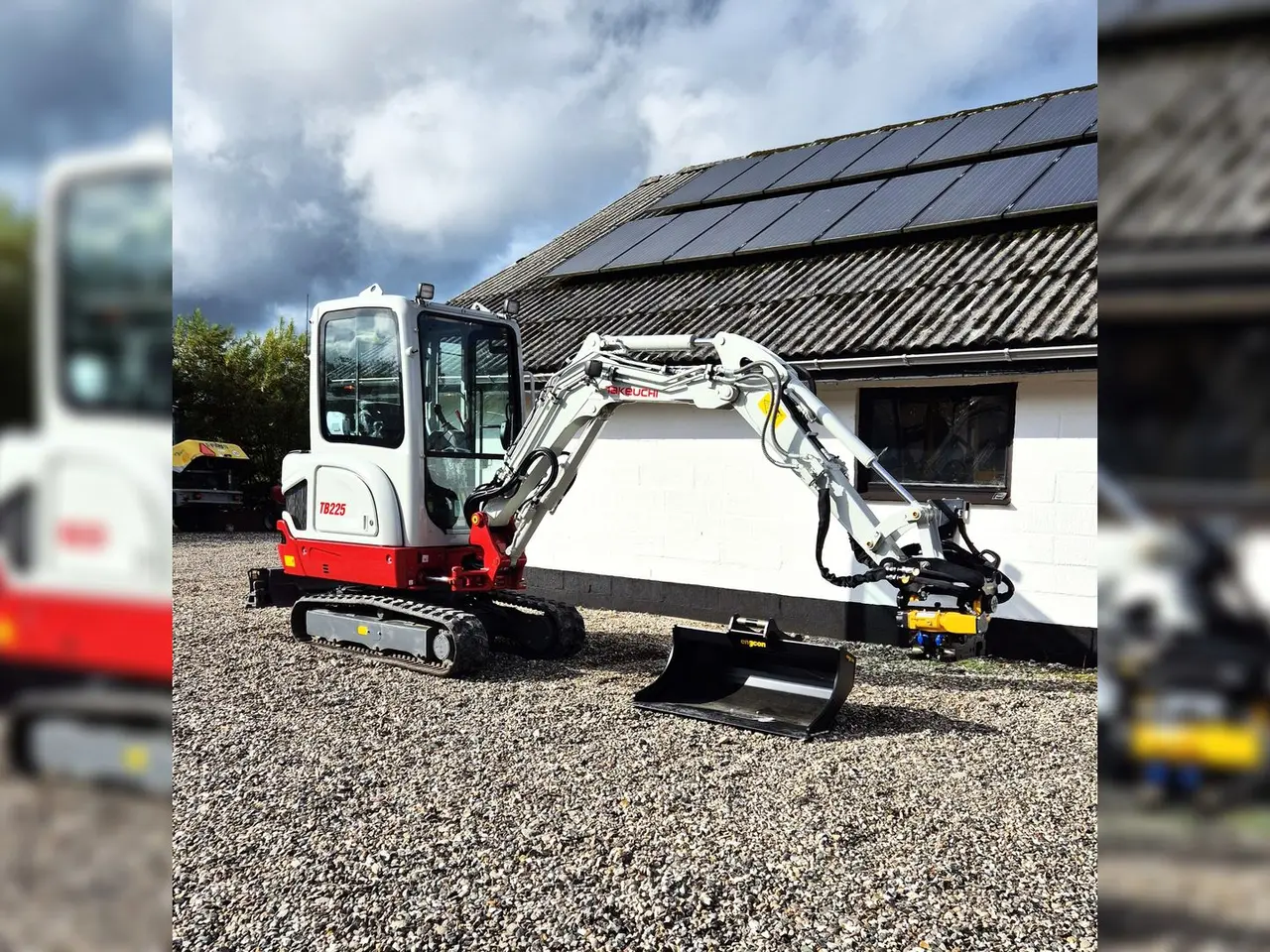Billede 2 - Takeuchi TB225 / Fabriksny - 2025 / Engcon rotortilt og skovlpakke