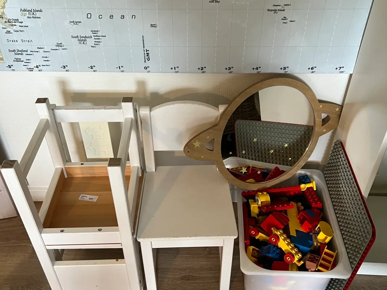 Billede 2 - Ikea reol Trofast + 3 Ikea børnestole