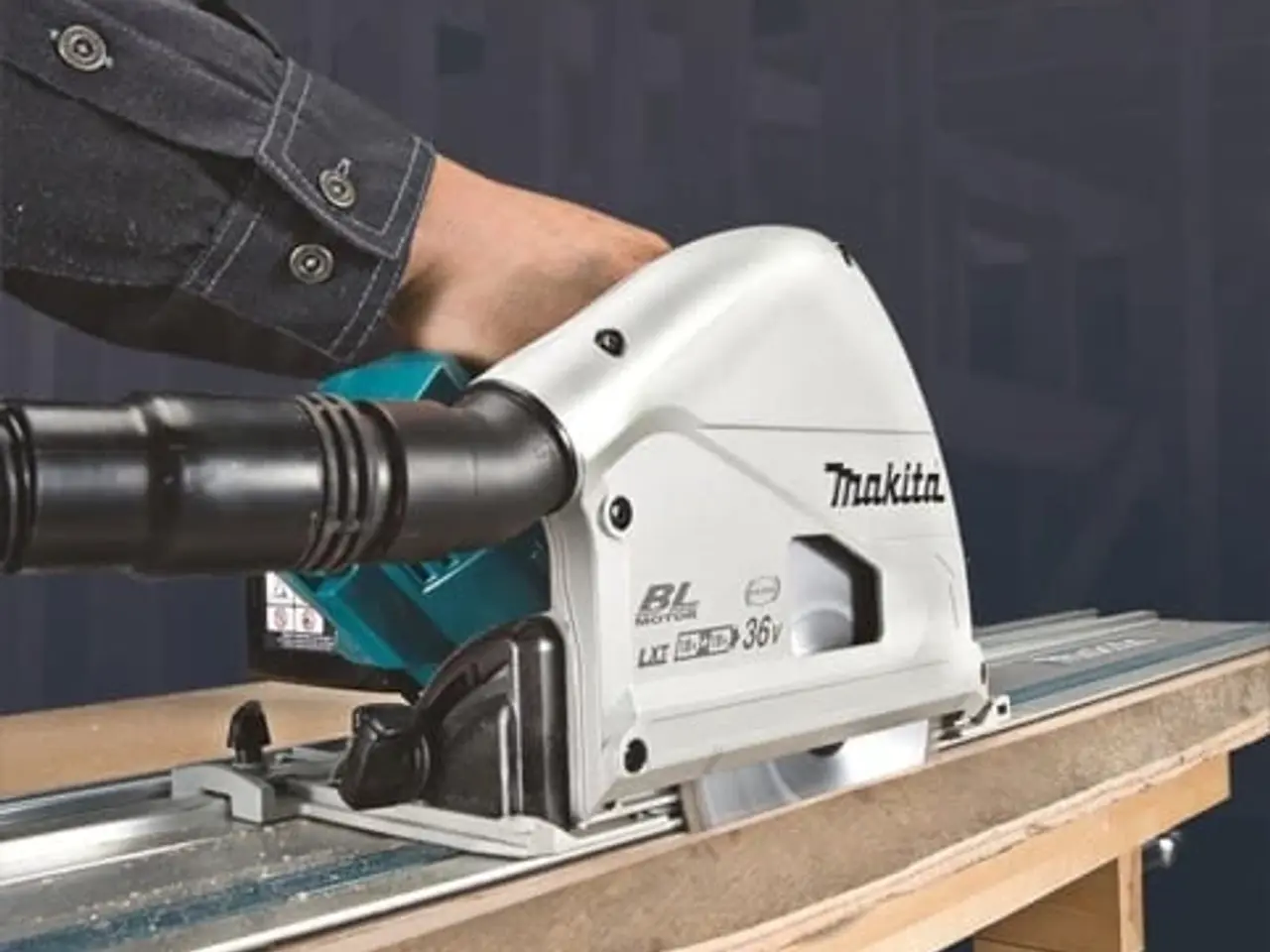 Billede 1 - UDLEJES - Makita dyksav m. Skinne
