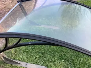 Carport til robotplæneklipper