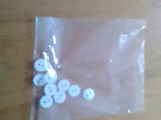 9 knapper til dukketøj