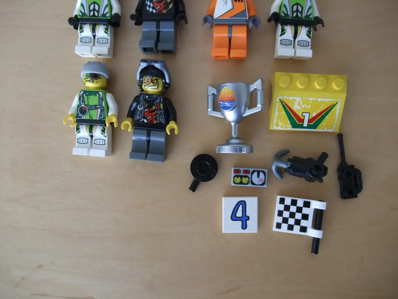 Billede 3 - Lego World Racers Figurer