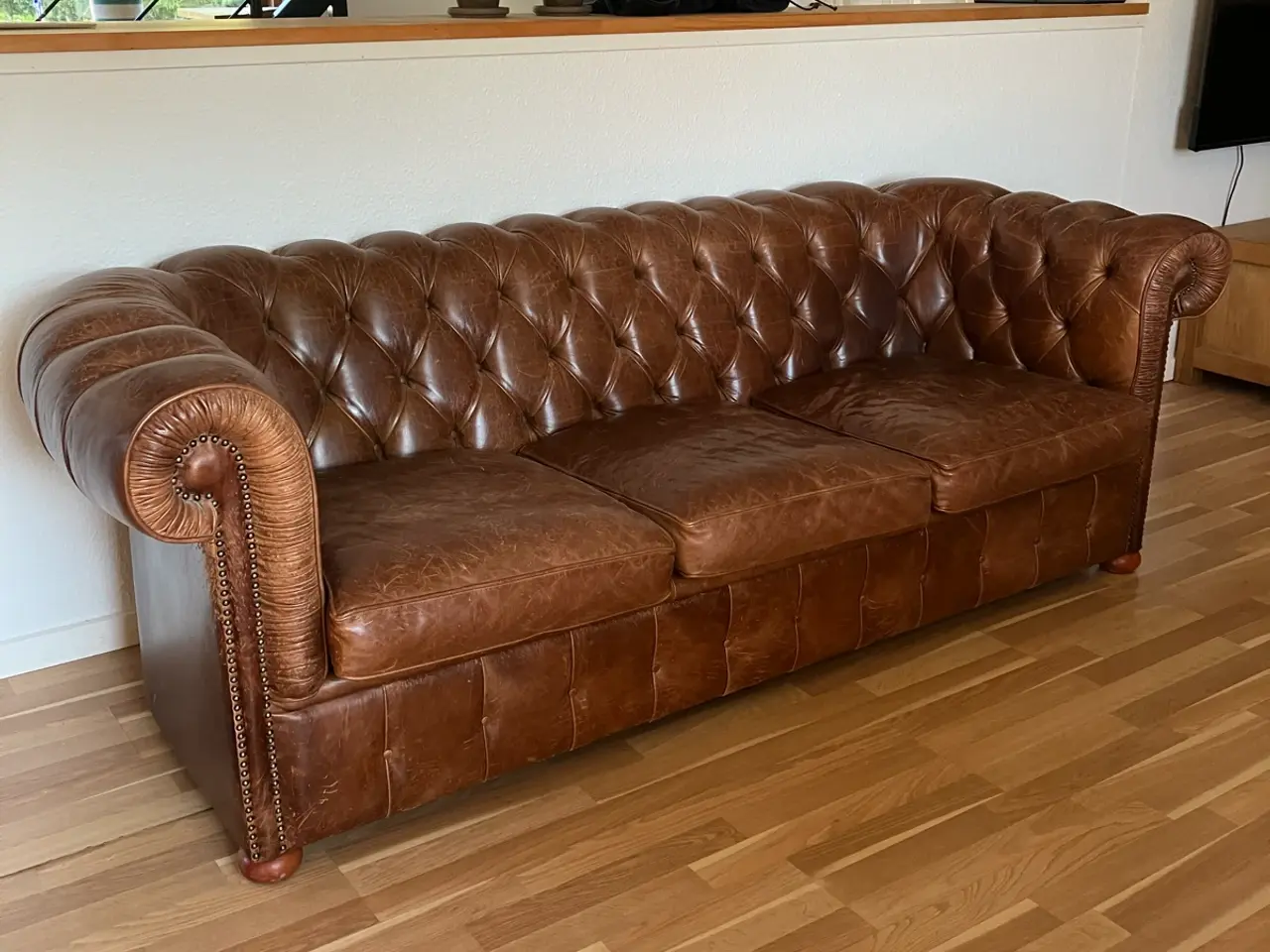 Billede 2 - Chesterfield sofa + kaminstol sælges!