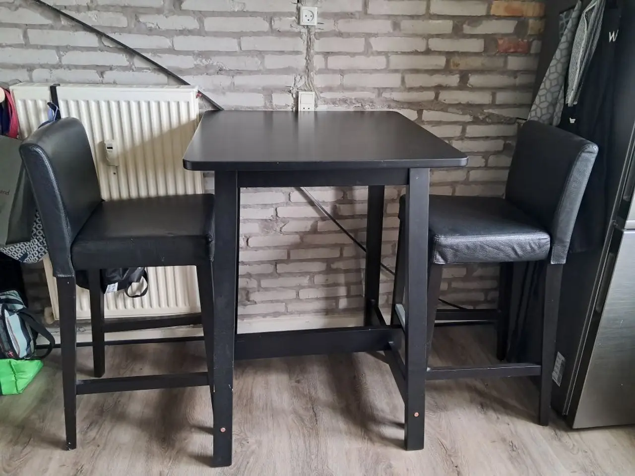 Billede 2 - Spisebord + 2 stole