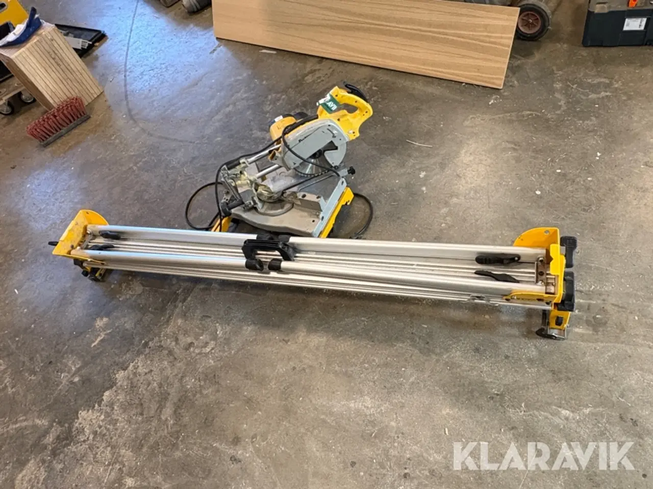 Billede 7 - Kap-/geringssav med udtræk. Dewalt DW700-XE