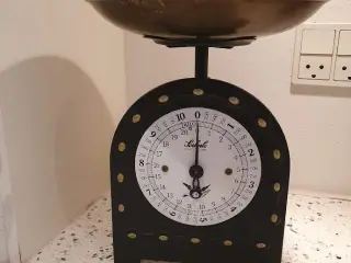 Køkkenvægt - stilfuld analog mrk. Soehnle