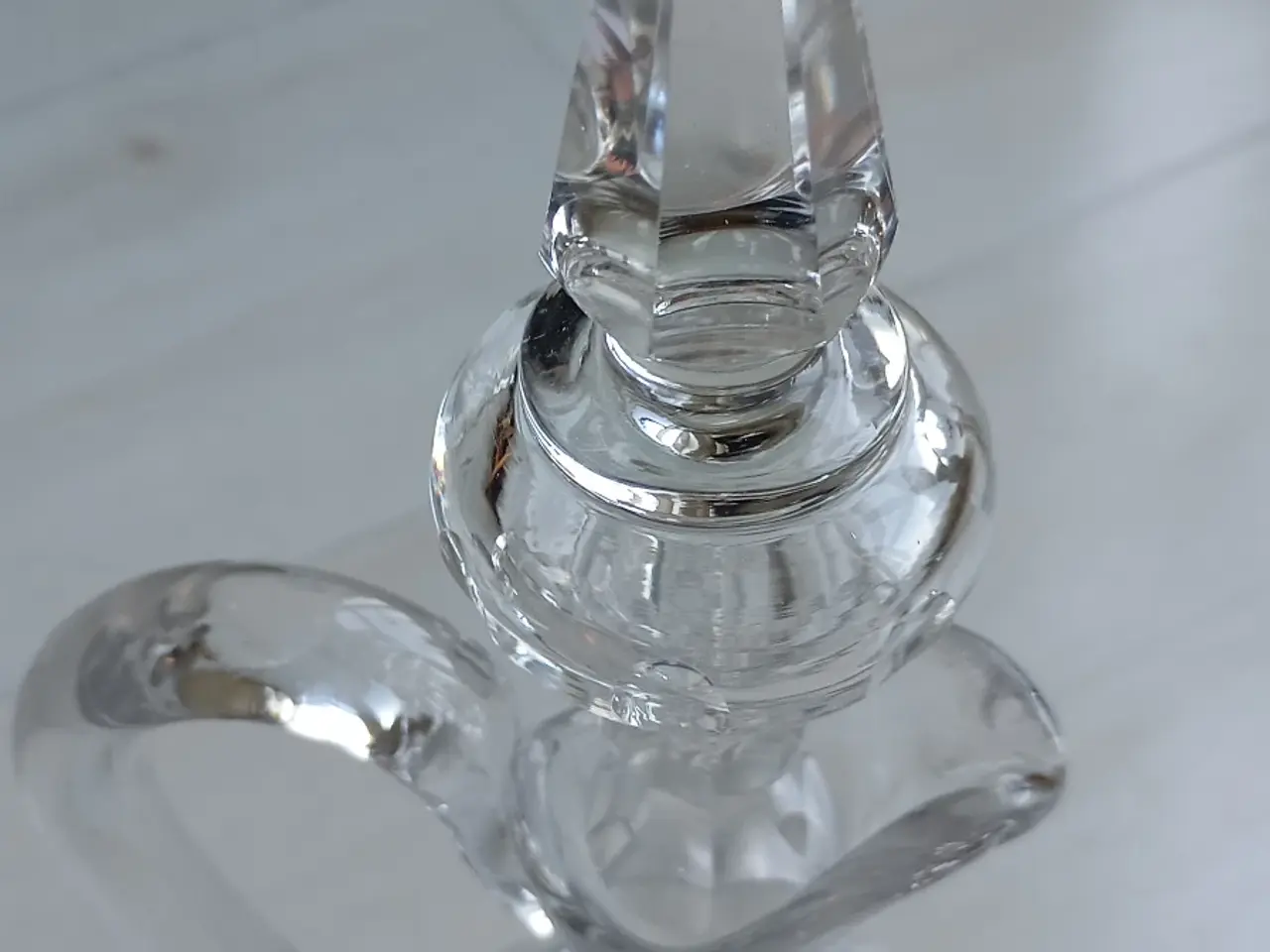 Billede 6 - Karaffel i slebet glas. Højde 33 cm