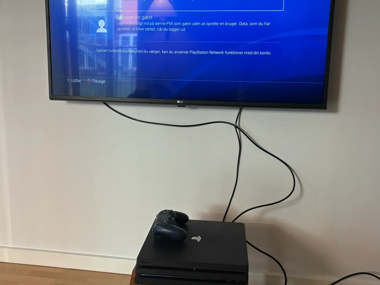 Billede 6 - Playstation 4 med tilhørende controllere