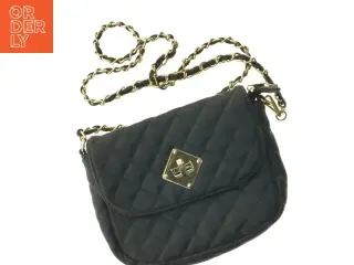 Sort skuldertaske med kæderem (str. 23x18 cm)