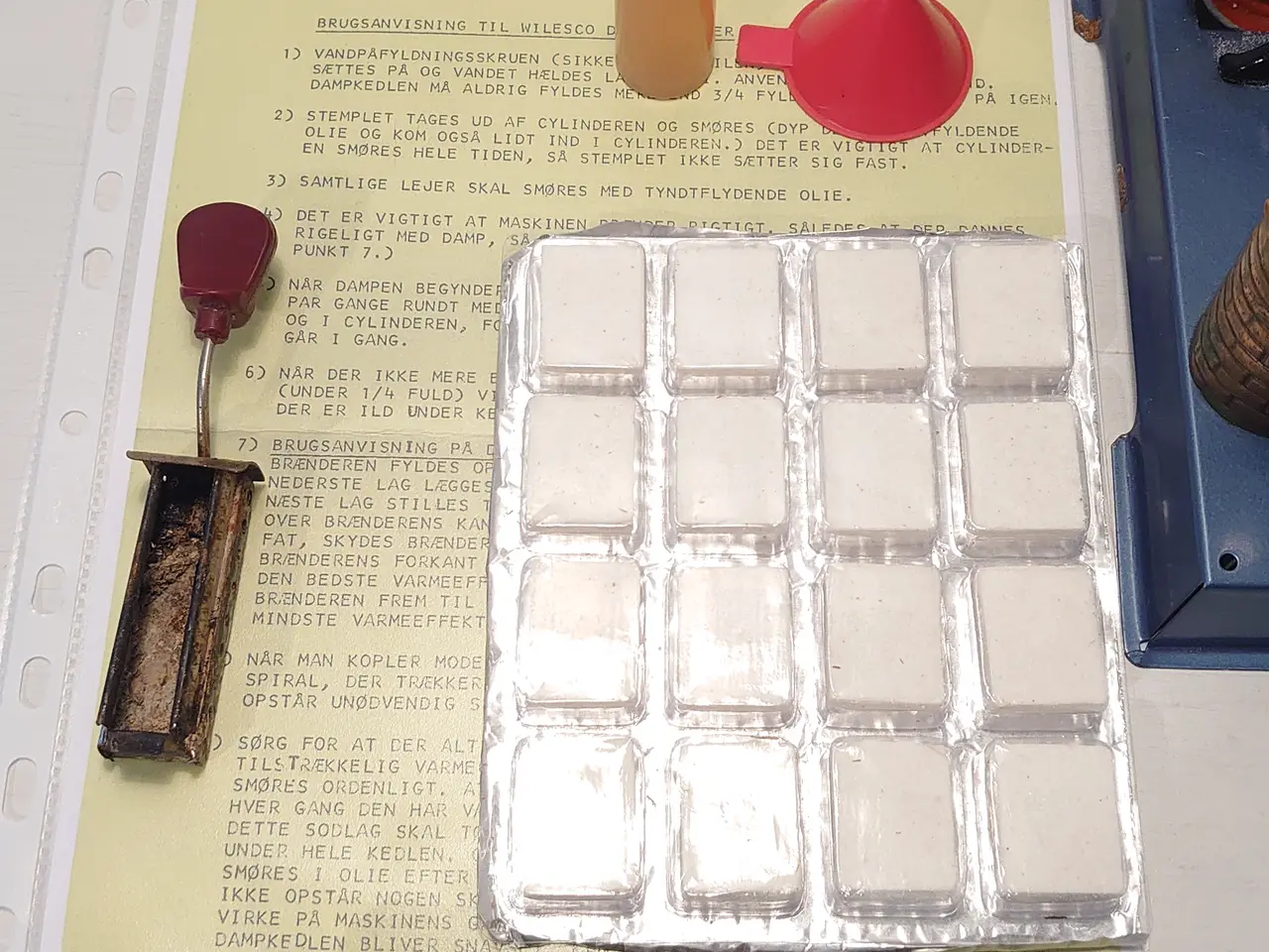 Billede 5 - Wilesco dampmaskine D6 incl. tragt, olie mm.