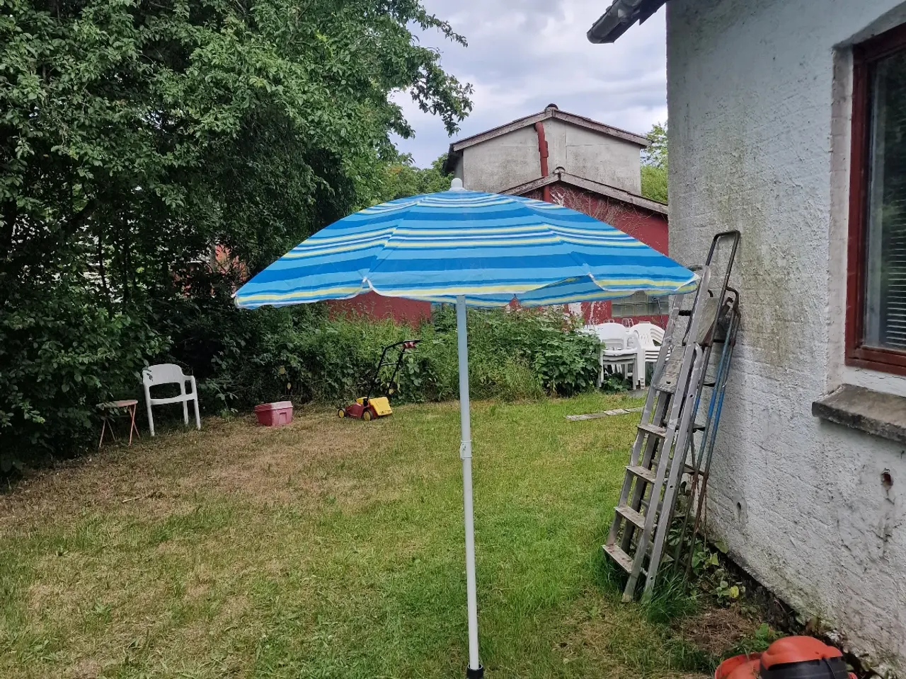 Billede 1 - Parasol med knæk 