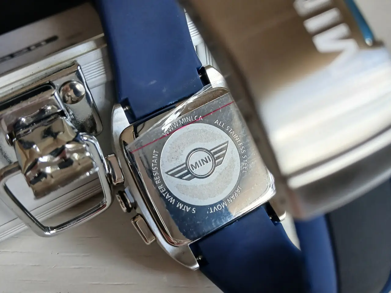 Billede 3 - Mini armbånds ur i original metal boks