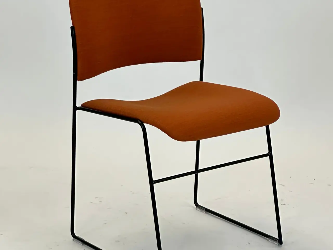 Billede 1 - HOWE 40/4 Stol – Orange med Sort Stel