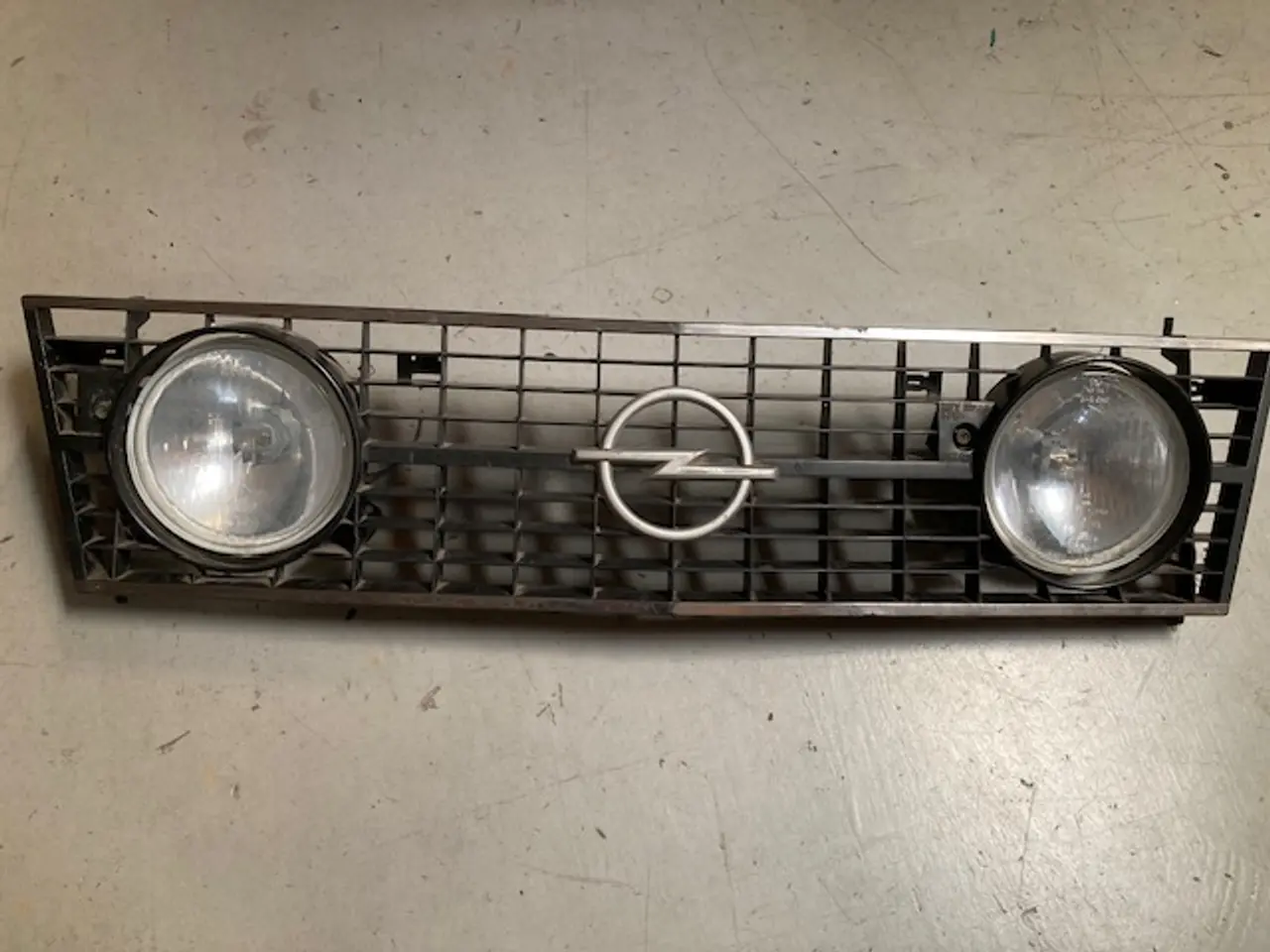 Billede 1 - Opel Kadett D lygtegrill