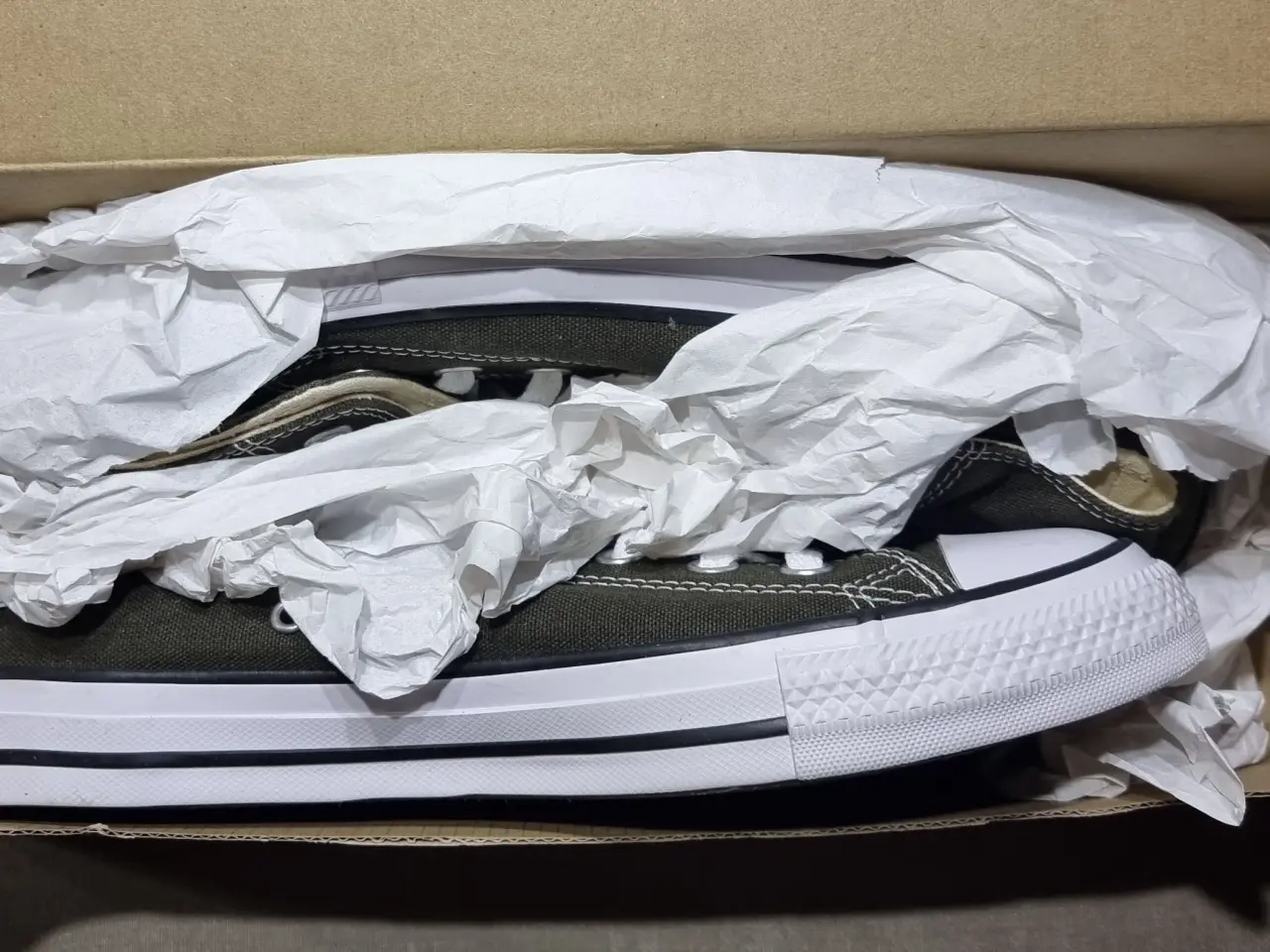 Billede 8 - Helt nye Converse hightops str. 41 oliven grønne