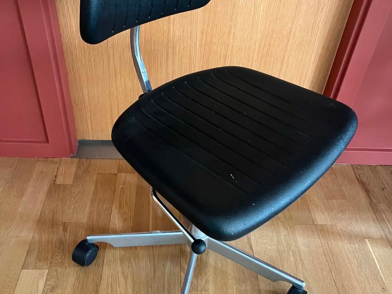 Billede 1 - Kontorstol, lækkert design