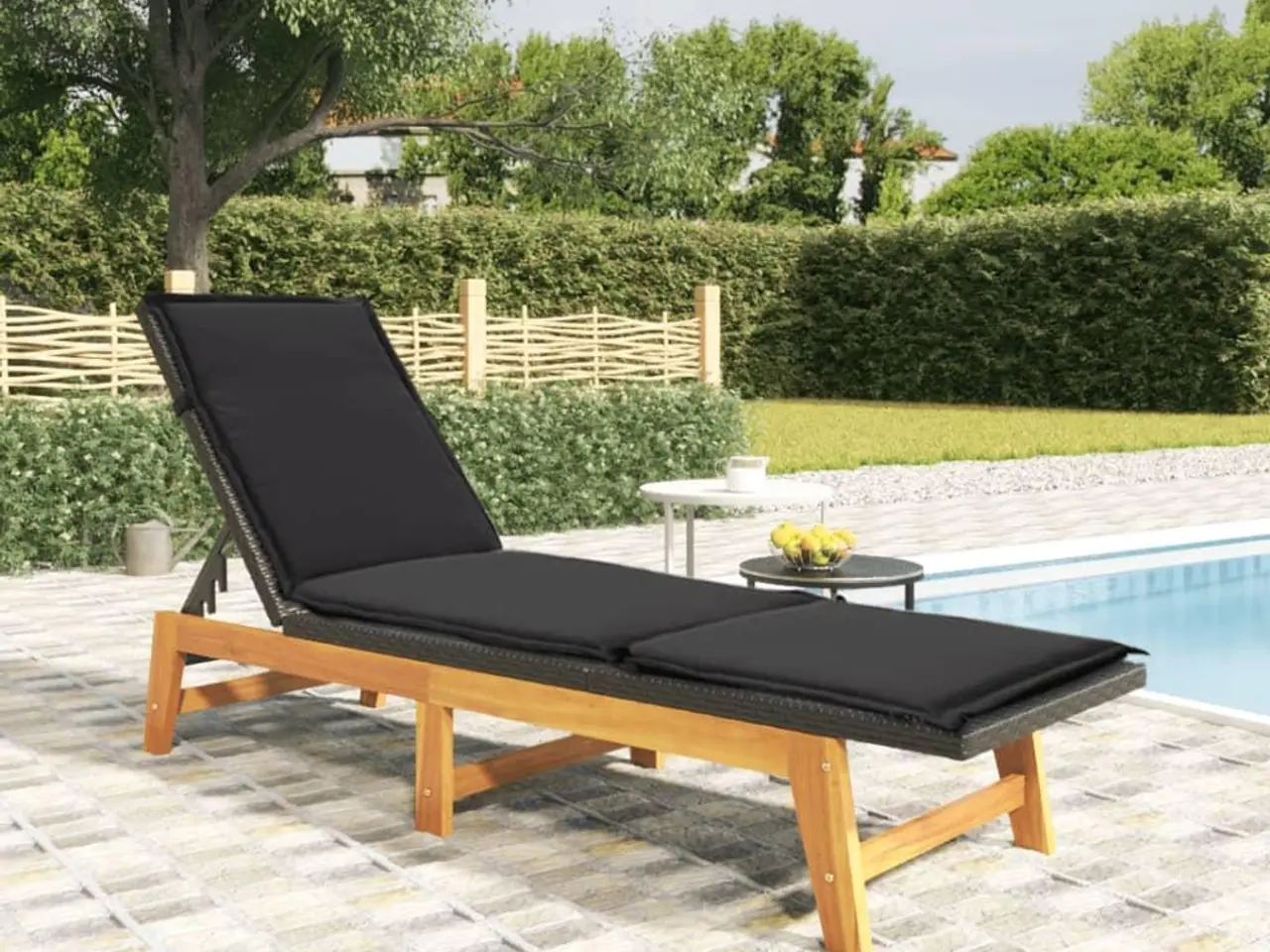 Billede 1 - Liggestol med hynde polyrattan og massivt akacietræ