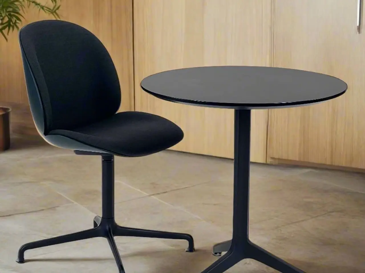Billede 2 - GUBI Beetle Meeting Chair Stol – Grøn med Sort Stel
