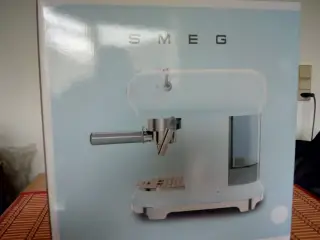 SMEG ECF01 espressomaskine