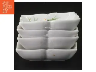 Sæt med 4 nye tsmå porcelænsskåle (str. 4 stk 7,5x8,5 cm)til f.eks sushi
