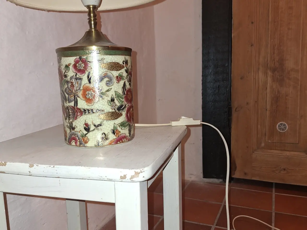 Billede 3 - Blomsterdekoreret kinesisk porcelænsbordlampe med 