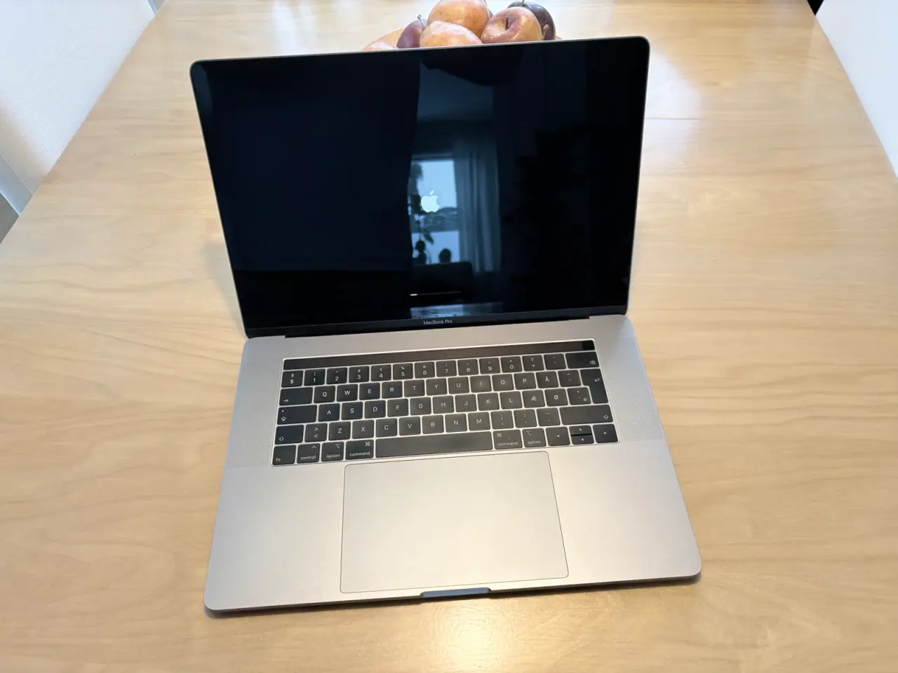 Billede 1 - MacBook Pro (15", 2018) – Space Gray – 74% batteri