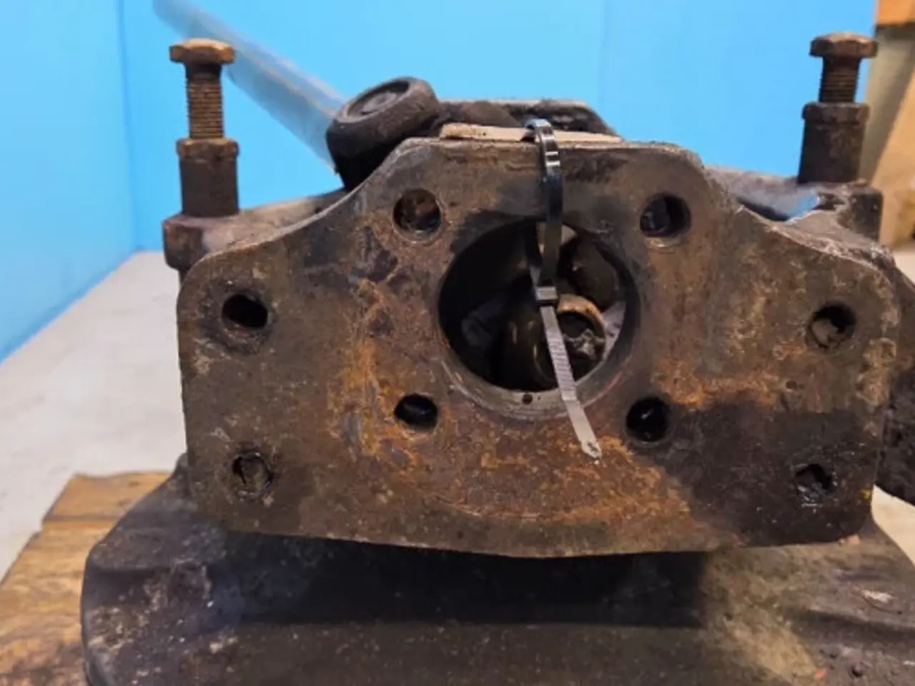 Billede 13 - New Holland LB115B Hjulnav R. 85821290