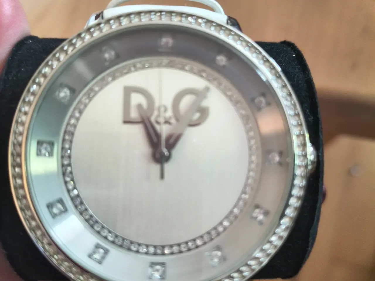 Billede 6 - Ældre D&G ur sælges.