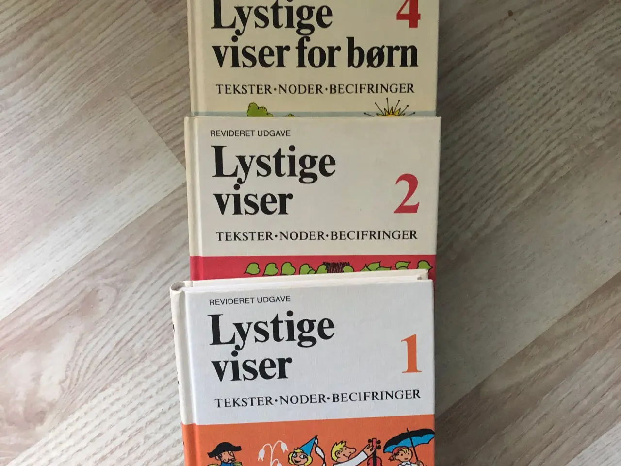 Billede 1 - byd på 4 stk. nodebøger LYSTIGE VISER nr.1-2-4-5