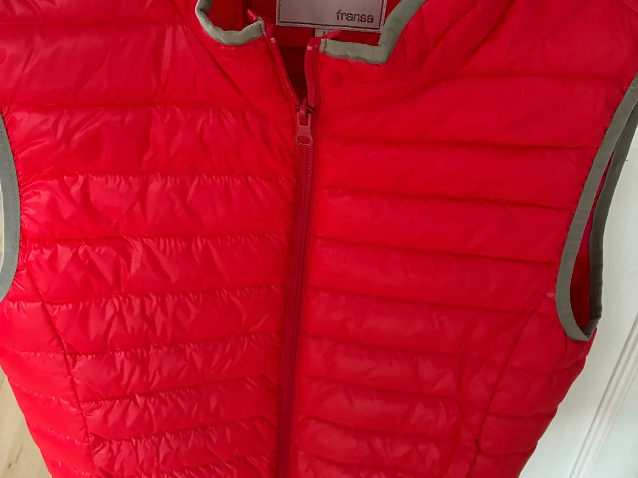 Billede 1 - Vest med dun. 
