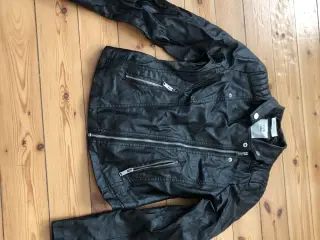 Læderjakke i smart design