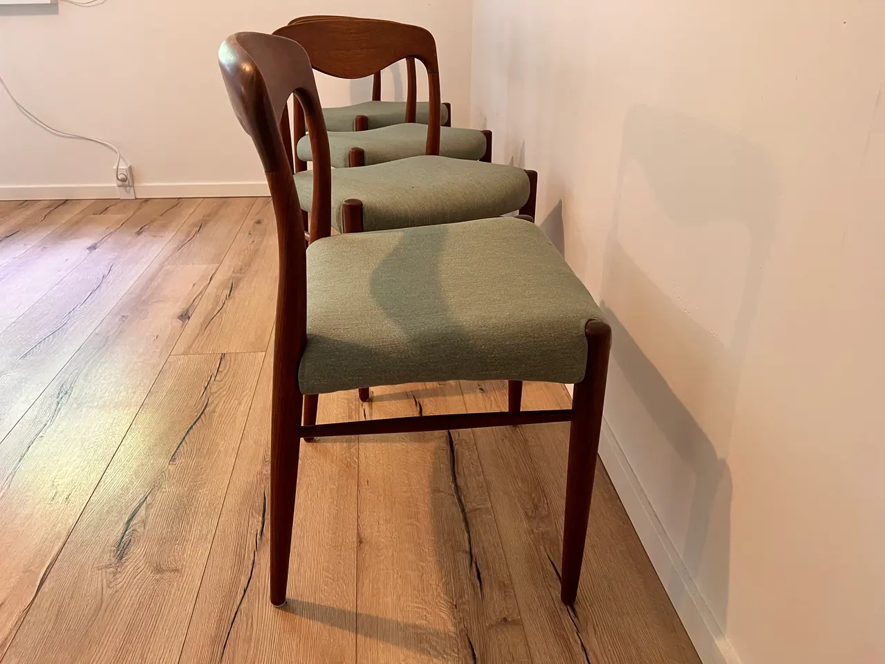 Billede 5 - 4 vintage spisebordsstole i teaktræ – dansk design