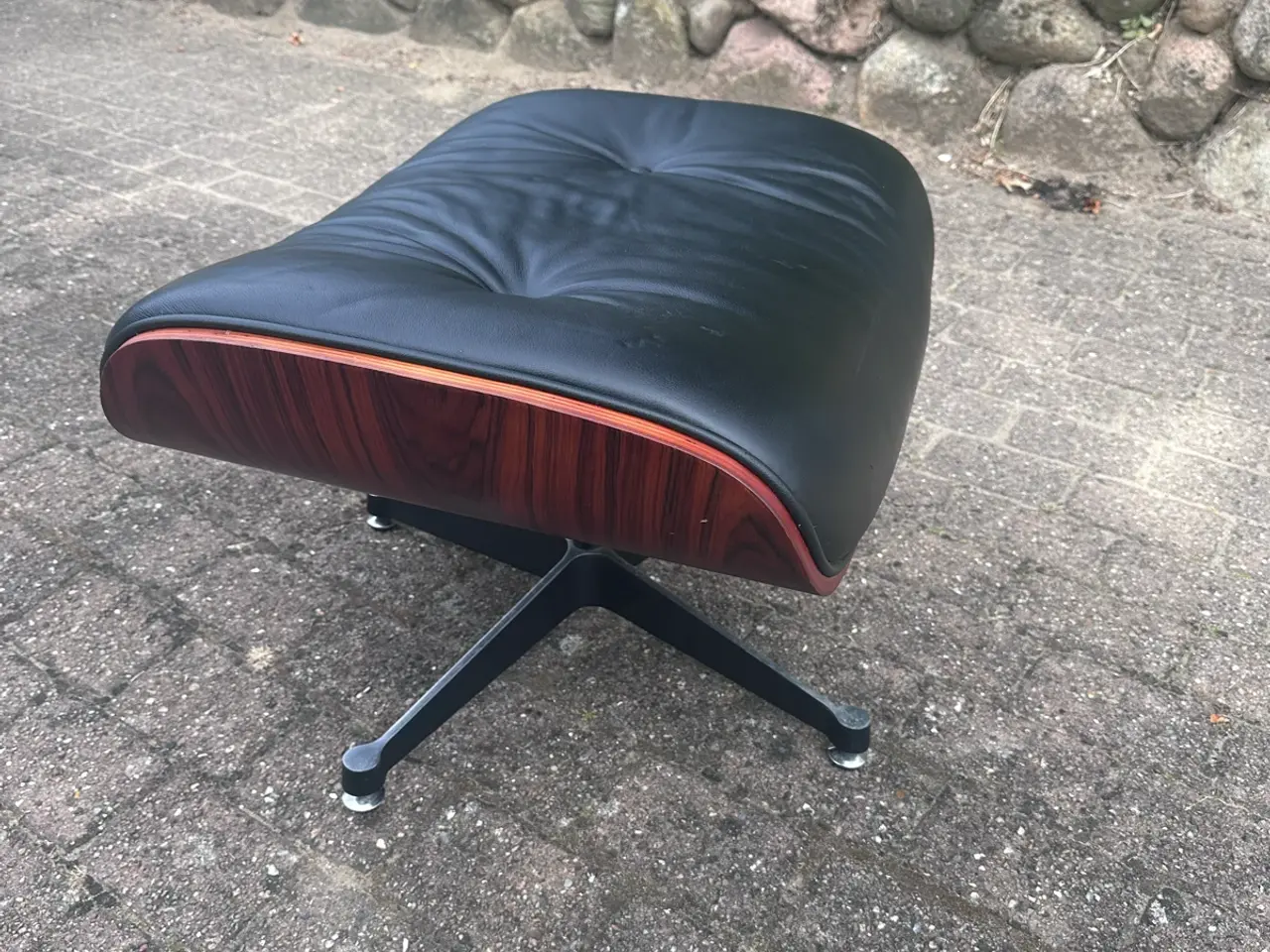 Billede 1 - Ottoman Eames inspireret i læder