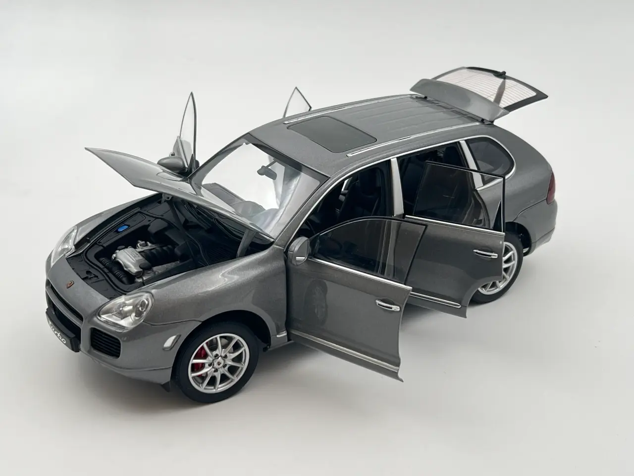 Billede 5 - 2003 Porsche Cayenne Turbo - AUTOart - 1:18