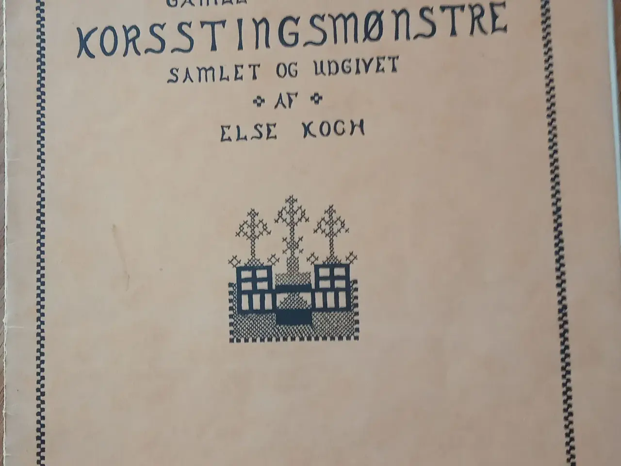 Billede 1 - Gamle Danske Korsstingsmønstre - af Else Koch