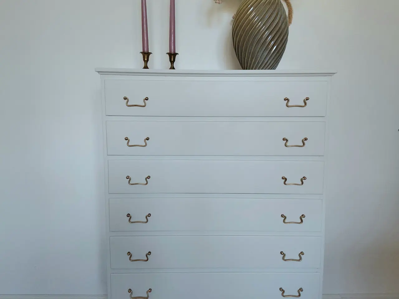 Billede 1 - Vintage kommode med sødt blomsterprint i skufferne