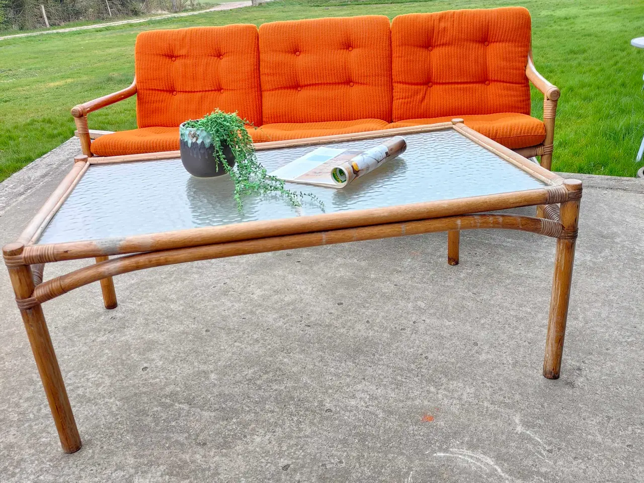 Billede 5 - Flot RETRO bambus sofa med orange hynder og bord