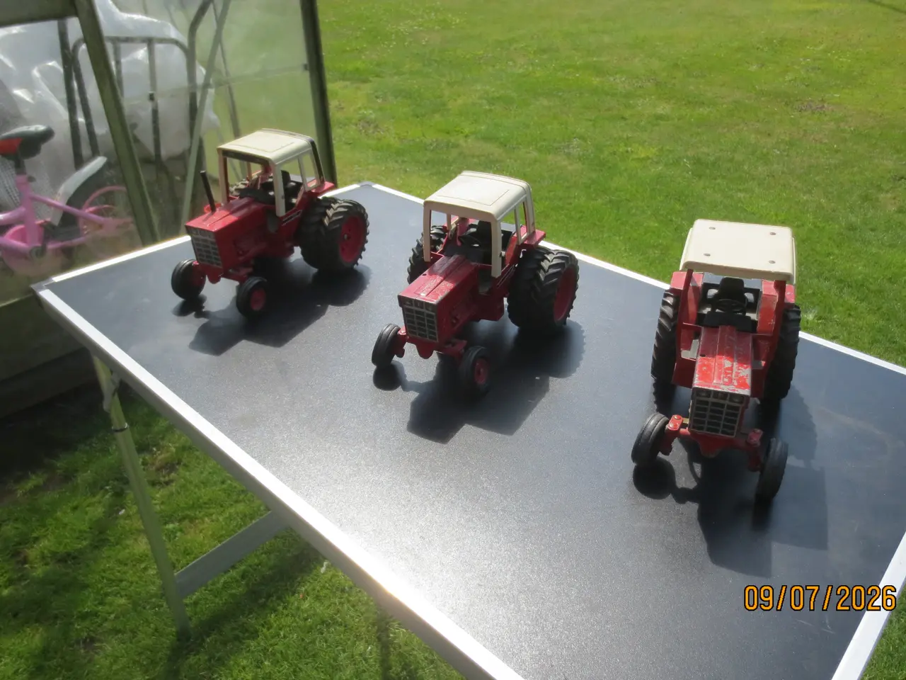 Billede 2 - 3 stk Modeltraktor IH International 1586 -886