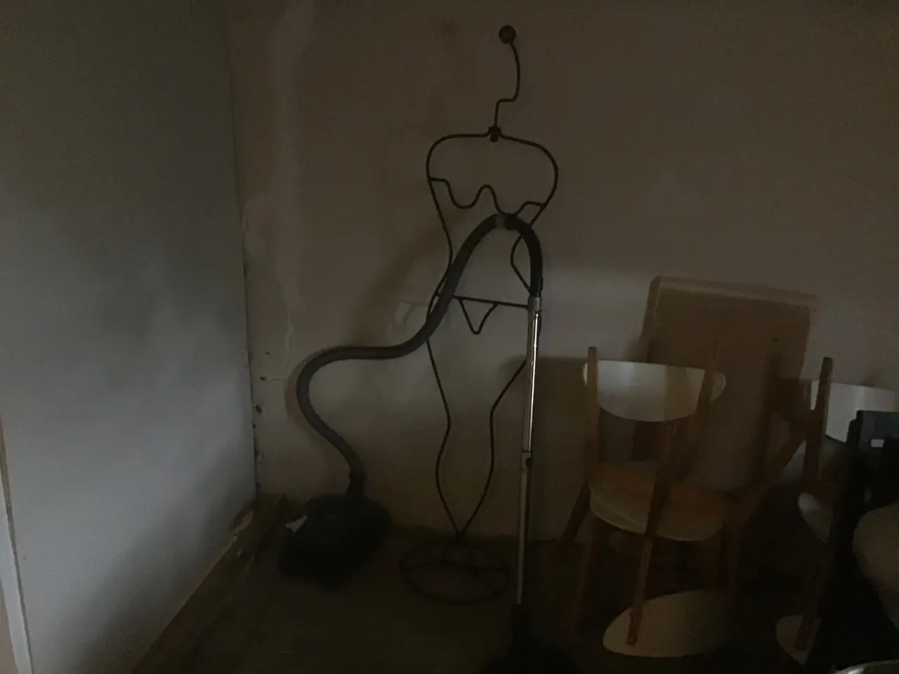 Billede 4 - Figur af kvinde.