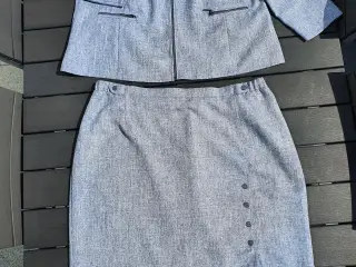 Jakke og nederdel til store piger