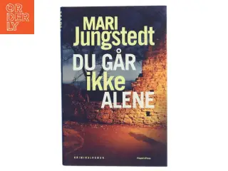 Du går ikke alene : kriminalroman af Mari Jungstedt (Bog)
