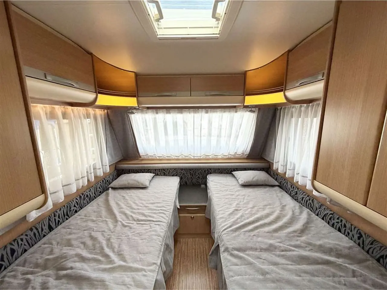 Billede 15 - 2010 - Adria Adora 472 LU Enkeltsenge-Lamel-Gulvtemp.-Mover-Telt