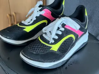 Guess sneakers str 38