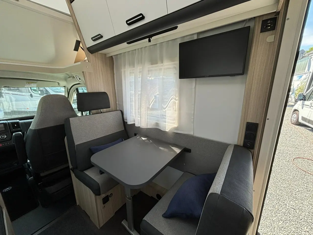 Billede 9 - A70DK Familie Alkove Autocamper | 6 Sæder & Sovepl